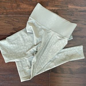 Carbon 38 green leopard high-waisted leggings